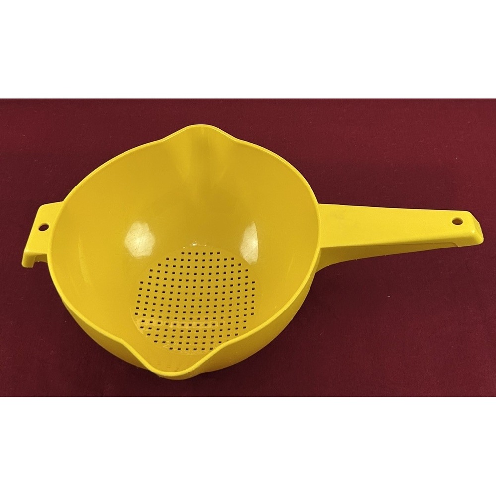 VTG Tupperware Yellow 2 Qt Colander Strainer #1523-1 Handle Double Spouts USA